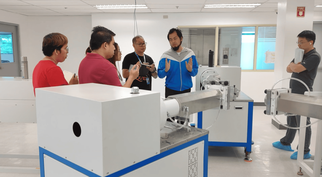 Our engineer explaining the silicone rubber extrusion process using the running machine to the customer's team.
