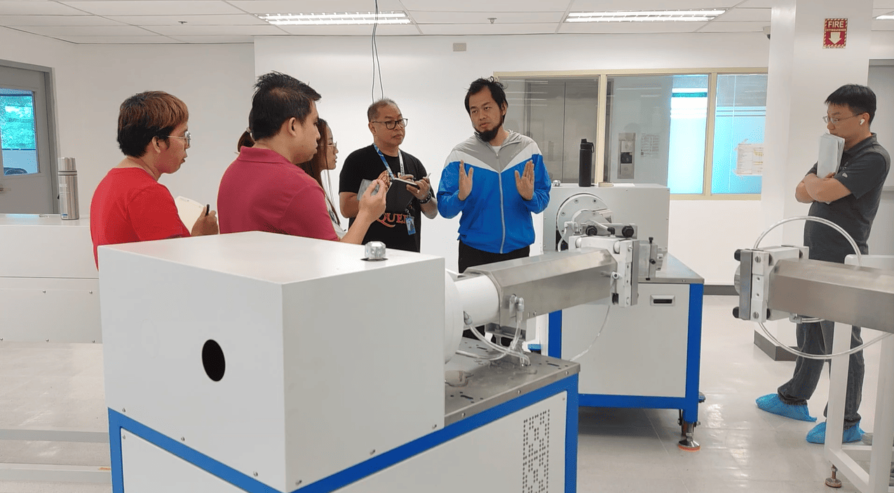 Our engineer explaining the silicone rubber extrusion process using the running machine to the customer's team.