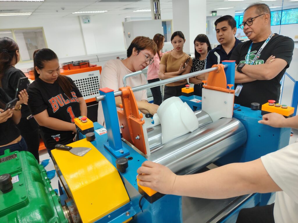 The customer's technical team observing the silicone rubber compounding and refining process.