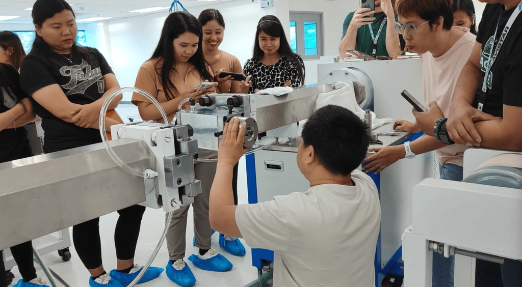 Our engineer demonstrating the step-by-step assembly of an extrusion crosshead mold for the customer's technical team.