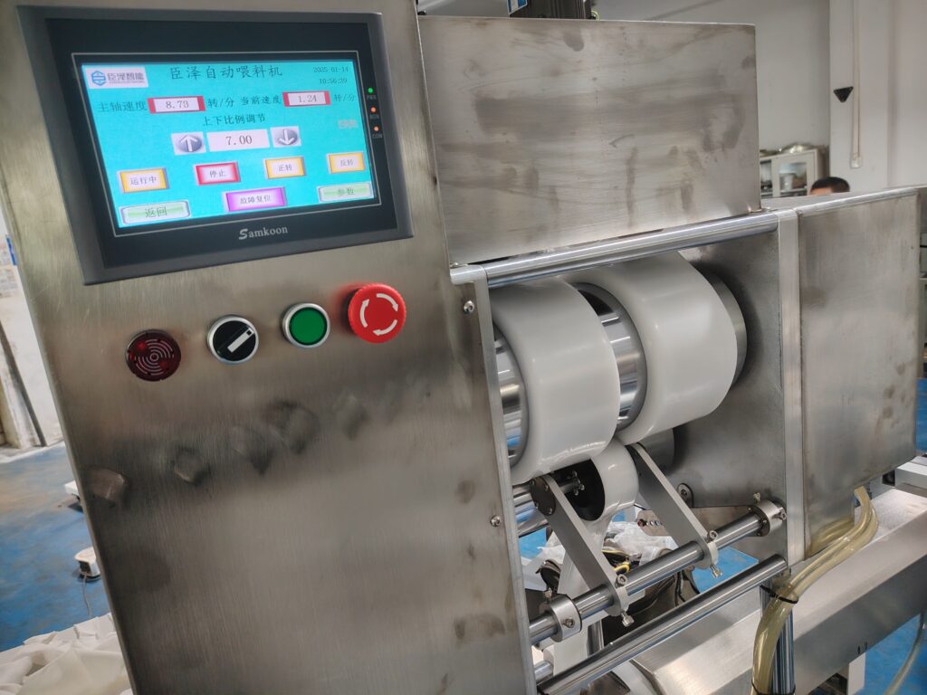 Automatic silicone feeding machine working: cutting bars and feeding them into the extruder.